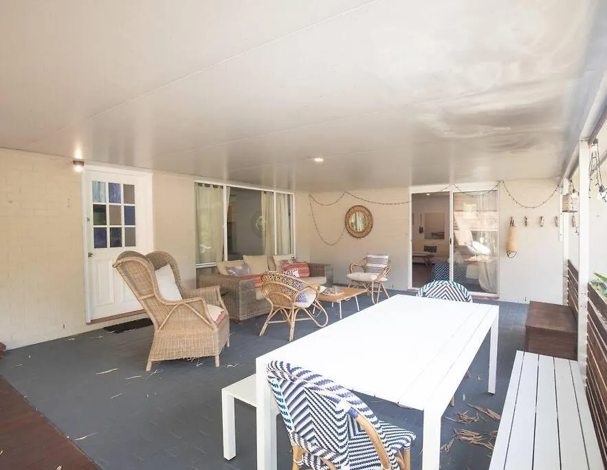 Palm Beach House - Sleeps 10 - Spacious Point Lookout Feriehus