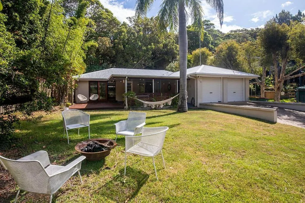 Palm Beach House - Sleeps 10 - Spacious Point Lookout