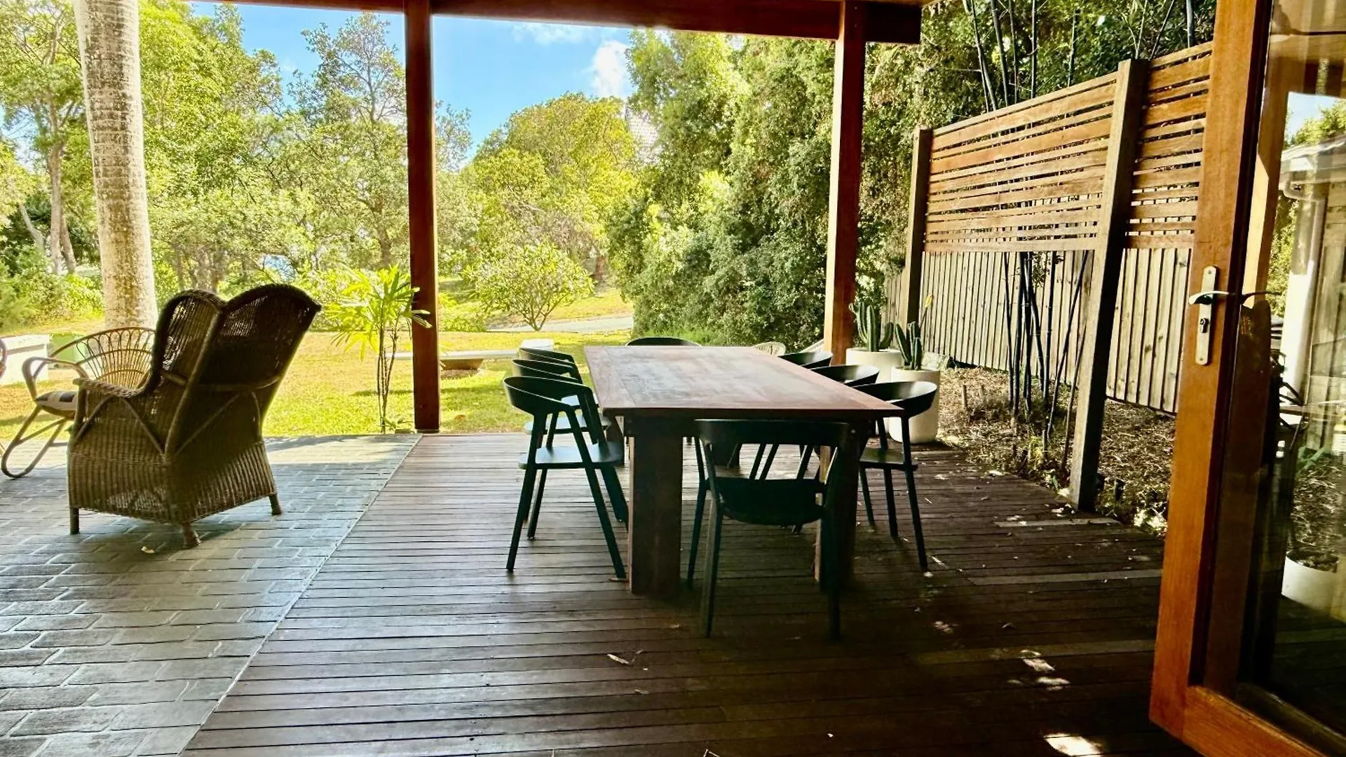Palm Beach House - Sleeps 10 - Spacious Point Lookout 0*,  Australien